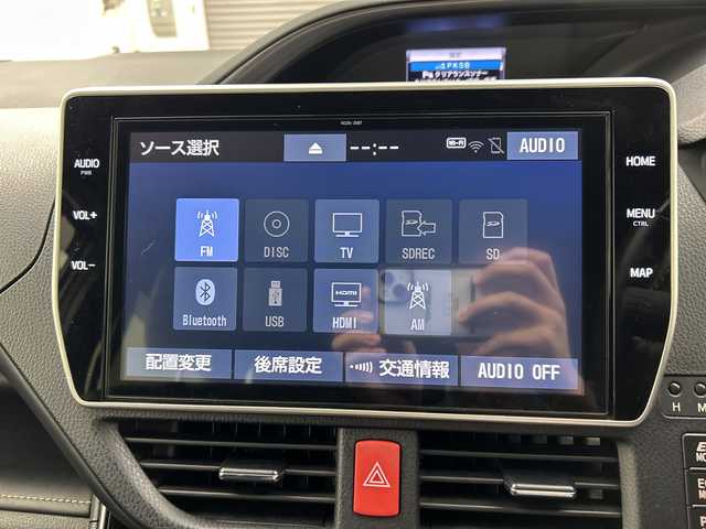 トヨタ エスクァイア ハイブリッド Gi プレミアムパッケージ ブラックテーラード 三重県 2020(令2)年 4.2万km ホワイトパールクリスタルシャイン 禁煙車　/純正９型ナビ/CD/DVD/BT/MSV/フルセグTV　/１２．１型フリップダウンモニター　/両側パワースライドドア　/ＥＴＣ　/クリアランスソナー　/前後ドライブレコーダー　/シートヒーター　/バックカメラ　/トヨタセーフティセンス　/ハーフレザーシート/クルーズコントロール/ステアリングリモコン/ステアリングヒーター/スマートキー