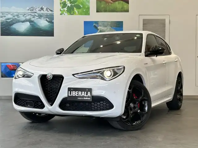 アルファロメオ ステルヴィオ 2.2ターボ ディーゼルQ4 ヴェローチェ 大阪府 2022(令4)年 2.1万km 白 赤レザー/パワーシート/シートメモリ/シートヒーター/ステアリングヒーター/ACC/純正ナビ/フルセグテレビ/バックカメラ/carplay/純正２１インチアルミホイール/BSM/電動リアゲート/パドルシフト/置くだけ充電/ETC2.0/ドライブレコーダー/ハーマンカードン/HIDヘッドライト