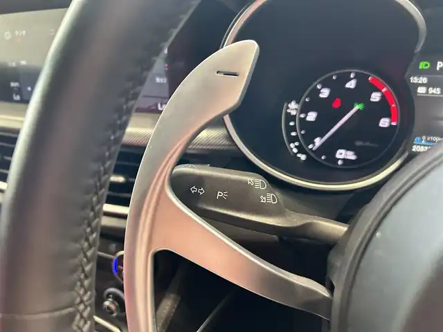 アルファロメオ ステルヴィオ 2.2ターボ ディーゼルQ4 ヴェローチェ 大阪府 2022(令4)年 2.1万km 白 赤レザー/パワーシート/シートメモリ/シートヒーター/ステアリングヒーター/ACC/純正ナビ/フルセグテレビ/バックカメラ/carplay/純正２１インチアルミホイール/BSM/電動リアゲート/パドルシフト/置くだけ充電/ETC2.0/ドライブレコーダー/ハーマンカードン/HIDヘッドライト
