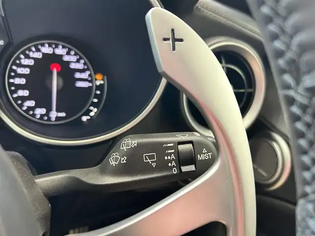 アルファロメオ ステルヴィオ 2.2ターボ ディーゼルQ4 ヴェローチェ 大阪府 2022(令4)年 2.1万km 白 赤レザー/パワーシート/シートメモリ/シートヒーター/ステアリングヒーター/ACC/純正ナビ/フルセグテレビ/バックカメラ/carplay/純正２１インチアルミホイール/BSM/電動リアゲート/パドルシフト/置くだけ充電/ETC2.0/ドライブレコーダー/ハーマンカードン/HIDヘッドライト