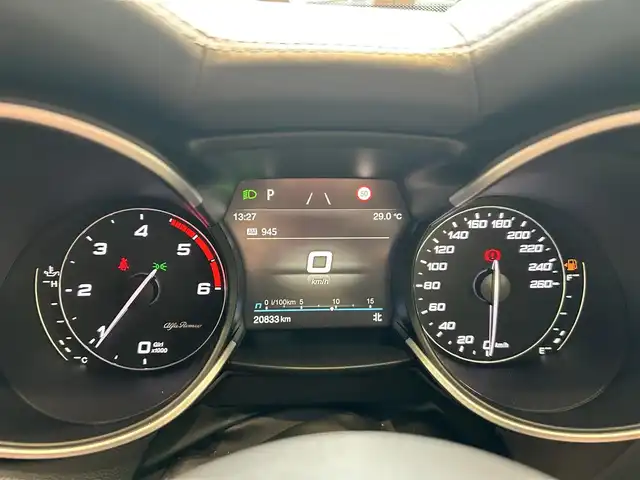 アルファロメオ ステルヴィオ 2.2ターボ ディーゼルQ4 ヴェローチェ 大阪府 2022(令4)年 2.1万km 白 赤レザー/パワーシート/シートメモリ/シートヒーター/ステアリングヒーター/ACC/純正ナビ/フルセグテレビ/バックカメラ/carplay/純正２１インチアルミホイール/BSM/電動リアゲート/パドルシフト/置くだけ充電/ETC2.0/ドライブレコーダー/ハーマンカードン/HIDヘッドライト