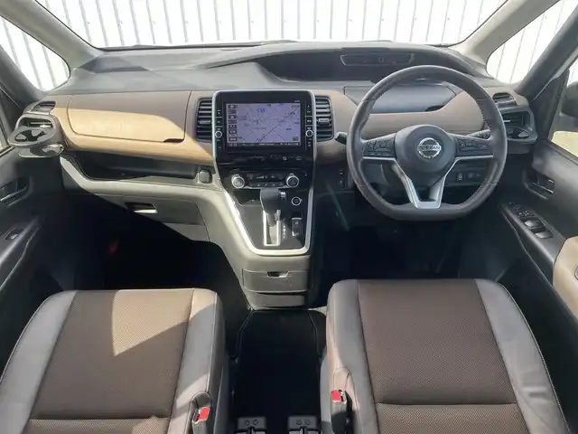 日産 セレナ ハイウェイスター Vセレクション 福岡県 2017(平29)年 3.5万km ブリリアントホワイトパール 2トーン プロパイロット/フリップダウンモニター/純正９インチナビ（ＭＭ５１７Ｄ－Ｌ）/フルセグTV/CD/DVD/BT/SD/AUX/全周囲カメラ/デジタルインナーミラー/エマージェンシーブレーキ/LDW/コーナーセンサー/レーダークルーズコントロール/ハーフレザー/両側パワースライドドア/パーキングアシスト/ＡＣ１００Ｖ/社外ＡＷ/LEDオートライト/ビルトインETC/電動パーキング/ブレーキホールド/ロールサンシェード/シートバックテーブル/電格ミラー