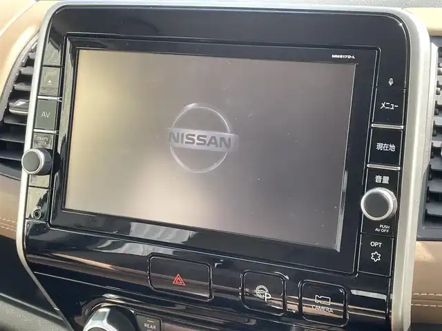 日産 セレナ ハイウェイスター Vセレクション 福岡県 2017(平29)年 3.5万km ブリリアントホワイトパール 2トーン プロパイロット/フリップダウンモニター/純正９インチナビ（ＭＭ５１７Ｄ－Ｌ）/フルセグTV/CD/DVD/BT/SD/AUX/全周囲カメラ/デジタルインナーミラー/エマージェンシーブレーキ/LDW/コーナーセンサー/レーダークルーズコントロール/ハーフレザー/両側パワースライドドア/パーキングアシスト/ＡＣ１００Ｖ/社外ＡＷ/LEDオートライト/ビルトインETC/電動パーキング/ブレーキホールド/ロールサンシェード/シートバックテーブル/電格ミラー