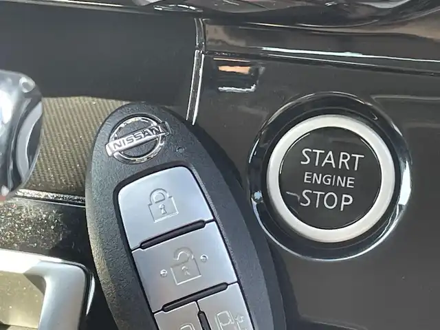 日産 セレナ ハイウェイスター Vセレクション 福岡県 2017(平29)年 3.5万km ブリリアントホワイトパール 2トーン プロパイロット/フリップダウンモニター/純正９インチナビ（ＭＭ５１７Ｄ－Ｌ）/フルセグTV/CD/DVD/BT/SD/AUX/全周囲カメラ/デジタルインナーミラー/エマージェンシーブレーキ/LDW/コーナーセンサー/レーダークルーズコントロール/ハーフレザー/両側パワースライドドア/パーキングアシスト/ＡＣ１００Ｖ/社外ＡＷ/LEDオートライト/ビルトインETC/電動パーキング/ブレーキホールド/ロールサンシェード/シートバックテーブル/電格ミラー