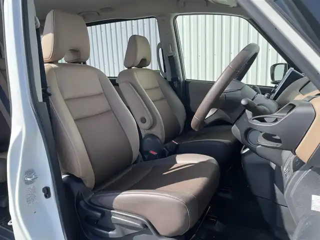 日産 セレナ ハイウェイスター Vセレクション 福岡県 2017(平29)年 3.5万km ブリリアントホワイトパール 2トーン プロパイロット/フリップダウンモニター/純正９インチナビ（ＭＭ５１７Ｄ－Ｌ）/フルセグTV/CD/DVD/BT/SD/AUX/全周囲カメラ/デジタルインナーミラー/エマージェンシーブレーキ/LDW/コーナーセンサー/レーダークルーズコントロール/ハーフレザー/両側パワースライドドア/パーキングアシスト/ＡＣ１００Ｖ/社外ＡＷ/LEDオートライト/ビルトインETC/電動パーキング/ブレーキホールド/ロールサンシェード/シートバックテーブル/電格ミラー