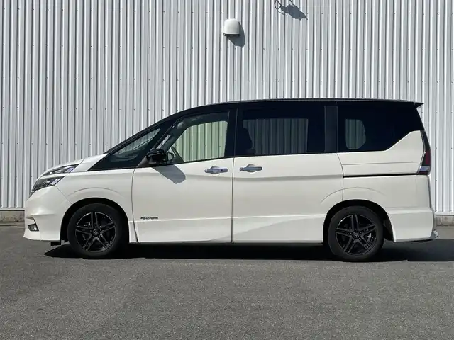日産 セレナ ハイウェイスター Vセレクション 福岡県 2017(平29)年 3.5万km ブリリアントホワイトパール 2トーン プロパイロット/フリップダウンモニター/純正９インチナビ（ＭＭ５１７Ｄ－Ｌ）/フルセグTV/CD/DVD/BT/SD/AUX/全周囲カメラ/デジタルインナーミラー/エマージェンシーブレーキ/LDW/コーナーセンサー/レーダークルーズコントロール/ハーフレザー/両側パワースライドドア/パーキングアシスト/ＡＣ１００Ｖ/社外ＡＷ/LEDオートライト/ビルトインETC/電動パーキング/ブレーキホールド/ロールサンシェード/シートバックテーブル/電格ミラー