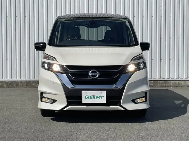 日産 セレナ ハイウェイスター Vセレクション 福岡県 2017(平29)年 3.5万km ブリリアントホワイトパール 2トーン プロパイロット/フリップダウンモニター/純正９インチナビ（ＭＭ５１７Ｄ－Ｌ）/フルセグTV/CD/DVD/BT/SD/AUX/全周囲カメラ/デジタルインナーミラー/エマージェンシーブレーキ/LDW/コーナーセンサー/レーダークルーズコントロール/ハーフレザー/両側パワースライドドア/パーキングアシスト/ＡＣ１００Ｖ/社外ＡＷ/LEDオートライト/ビルトインETC/電動パーキング/ブレーキホールド/ロールサンシェード/シートバックテーブル/電格ミラー