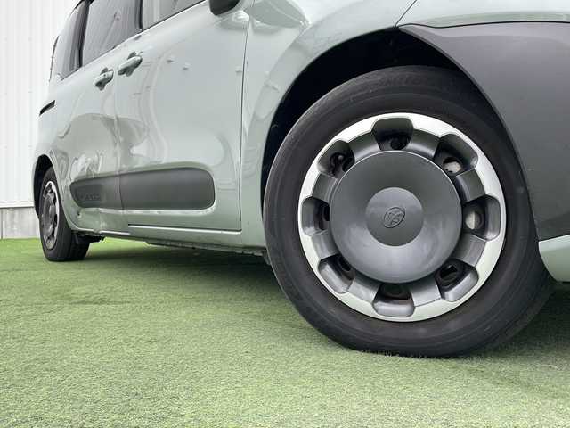 トヨタ シエンタ ハイブリッド Z 香川県 2023(令5)年 5.7万km アーバンカーキ ワンオーナー/純正10.5インチディスプレイオーディオ/(コネクティッドナビ対応)/→フルセグ/Bluetooth/MiraCast/AM/FM/USB/Toyota Sefety Sense/・リヤビューモニター/・プリクラッシュセーフティ/・レーントレーシングアシスト/・レーンディパーチャーアラート/・オートマチックハイビーム/・レーダークルーズコントロール/・ブラインドスポットモニター/・ロードサインアシスト/両側パワースライドドア/LEDオートライト/天井サーキュレーター/後席リアサンシェード/フロントシートウォークスルー/革巻きステアリング/ステアリングリモコン/前後コーナーセンサー/クリアランスソナー/ビルトインETC/100V充電/プッシュスタート/スマートキー/スペアキー
