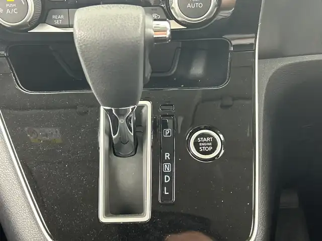 日産 セレナ ハイウェイスター V 愛知県 2020(令2)年 2.1万km ブリリアントホワイトパール 禁煙車/純正7インチナビ/（CD/DVD/Bluetooth/フルセグTV/USB)/全方位カメラ/フリップダウンモニター/衝突軽減ブレーキ/レーンキープアシスト/オートマチックハイビーム/クルーズコントロール/ブラインドスポットモニター/ETC/ドライブレコーダー/両側パワースライドドア/アイドリングストップ/純正16インチアルミホイール/スマートキー/スペアキー1本/プッシュスタート/LEDヘッドライト/フロントフォグランプ/純正フロアマット/横滑り防止装置