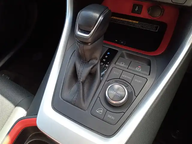トヨタ ＲＡＶ４ アドベンチャー オフロードPKG 福井県 2020(令2)年 8.1万km アティチュードブラックマイカ 4WD/純正9インチディスプレイオーディオ/・（フルセグTV/USB/Bluetooth）/バックカメラ/レザーシート/トヨタセーフティセンス/レーダークルーズコントロール/ブラインドスポットモニター/シートヒーター/エアシート/ステアリングヒーター/パワーバックドア/全方位ドライブレコーダー/ETC/シートベンチレーション/オートLEDライト/オートマチックハイビーム/純正18インチAW/純正フロアマット/スマートキー