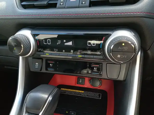 トヨタ ＲＡＶ４ アドベンチャー オフロードPKG 福井県 2020(令2)年 8.1万km アティチュードブラックマイカ 4WD/純正9インチディスプレイオーディオ/・（フルセグTV/USB/Bluetooth）/バックカメラ/レザーシート/トヨタセーフティセンス/レーダークルーズコントロール/ブラインドスポットモニター/シートヒーター/エアシート/ステアリングヒーター/パワーバックドア/全方位ドライブレコーダー/ETC/シートベンチレーション/オートLEDライト/オートマチックハイビーム/純正18インチAW/純正フロアマット/スマートキー