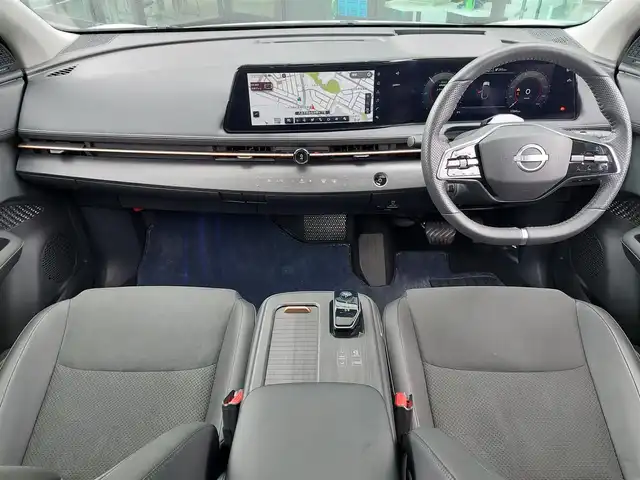 日産 アリア B9 e－4ORCE 東京都 2024(令6)年 0.6万km パールⅡ パノラミックガラスルーフ/（電動チルト＆スライド、電動格納シェード付、リモート機能付)/BOSEプレミアムサウンドシステム＆10スピーカー/ヘッドアップディスプレイ/EV専用Nissan Connect　ナビゲーションシステム/・12.3インチワイドディスプレイ/・USB/HDMI/Bluetooth/フルセグTV/・Apple Car Play/Android Auto/・Amazon Alexa　搭載/アラウンドビューモニター/プロパイロット2.0/ETC2.0/インテリジェントルームミラー/電動センターコンソール/ハーフレザーシート/パワーシート/シートヒーター/ステアリングヒーター/置くだけ充電/電動リアゲート/BSM