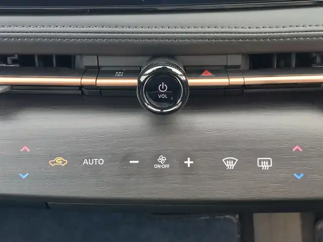 日産 アリア B9 e－4ORCE 東京都 2024(令6)年 0.6万km パールⅡ パノラミックガラスルーフ/（電動チルト＆スライド、電動格納シェード付、リモート機能付)/BOSEプレミアムサウンドシステム＆10スピーカー/ヘッドアップディスプレイ/EV専用Nissan Connect　ナビゲーションシステム/・12.3インチワイドディスプレイ/・USB/HDMI/Bluetooth/フルセグTV/・Apple Car Play/Android Auto/・Amazon Alexa　搭載/アラウンドビューモニター/プロパイロット2.0/ETC2.0/インテリジェントルームミラー/電動センターコンソール/ハーフレザーシート/パワーシート/シートヒーター/ステアリングヒーター/置くだけ充電/電動リアゲート/BSM