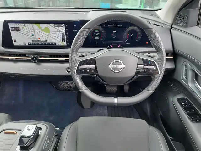 日産 アリア B9 e－4ORCE 東京都 2024(令6)年 0.6万km パールⅡ パノラミックガラスルーフ/（電動チルト＆スライド、電動格納シェード付、リモート機能付)/BOSEプレミアムサウンドシステム＆10スピーカー/ヘッドアップディスプレイ/EV専用Nissan Connect　ナビゲーションシステム/・12.3インチワイドディスプレイ/・USB/HDMI/Bluetooth/フルセグTV/・Apple Car Play/Android Auto/・Amazon Alexa　搭載/アラウンドビューモニター/プロパイロット2.0/ETC2.0/インテリジェントルームミラー/電動センターコンソール/ハーフレザーシート/パワーシート/シートヒーター/ステアリングヒーター/置くだけ充電/電動リアゲート/BSM