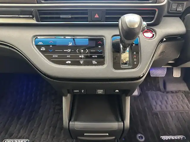 ホンダ オデッセイ ハイブリッド e:HEVアブソルート EX 兵庫県 2021(令3)年 2.8万km プレミアムスパークルブラックパール ハーフレザーシート/前席シートヒーター/パワーシート/純正メモリーナビ＆フルセグTV/（CD＆DVD＆SD＆BT）/フリップダウンモニター/アラウンドビューモニター/ドラレコ前後/純正18inアルミホイール/オートライト/LEDライト/LEDフォグ/スマートキー/プッシュスタート/フロアマット/ドアバイザー