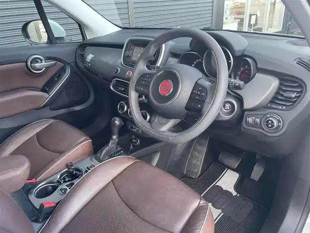 フィアット ５００Ｘ クロスプラス 茨城県 2016(平28)年 5.1万km 白 茶革 /シ-トヒ-タ- /PWシ-ト /ディスプレイOD /BT/AUX/USB /Bカメラ /パ-クセンサ- /衝突軽減B /レ-ンアシスト /BSM /クル-ズコントロ-ル /ETC /パドルシフト /純正18inAW /キセノンライト /オ-トライト /ル-フレ-ル /ドラレコ /禁煙車