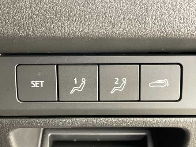 マツダ ＣＸ－６０ XD Lパッケージ 愛知県 2023(令5)年 2.7万km プラチナクォーツメタリック プレミアムサウンドBOSE/純正12.4型ナビ　SDカードなし/全方位カメラ/レーダークルーズコントロール/シートヒーター/バックカメラ/電動リアゲート/パワーシート/ヘッドアップディスプレイ/コーナーセンサー/純正アルミホイール/ETC/ブラインドスポットモニター/LEDヘッドライト/パドルシフト/ステアリングヒーター/オートマチックハイビーム/ワイヤレス充電機/ステアリングスイッチ/スマートキー/プッシュスタート