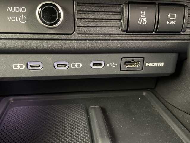 トヨタ ランドクルーザー ２５０ VX 埼玉県 2024(令6)年 0.7万km プラチナホワイトパールマイカ サンルーフ/純正ディスプレイオーディオ/(Bluetooth/USB/HDMI/AM/FM)/地デジフルセグ/全方位カメラ/ETC2.0/アダプティブクルーズコントロール/車線逸脱警報/ブラインドスポットモニター/衝突軽減ブレーキ/クリアランスソナー/オートマチックハイビーム/パワーバックドア/ドライブモードセレクト/電子パーキングシステム/ブレーキホールド/ヘッドライトウォッシャー/置くだけ充電/デジタルインナーミラー/運転席・助手席シートヒーター・ベンチレーション/ルーフレール/プッシュスタート/ステアリングリモコン/フロント・リヤフォグランプ/ウィンカーミラー/電動格納ミラー/社外フロアマット/純正ドアバイザー/純正18インチアルミホイール