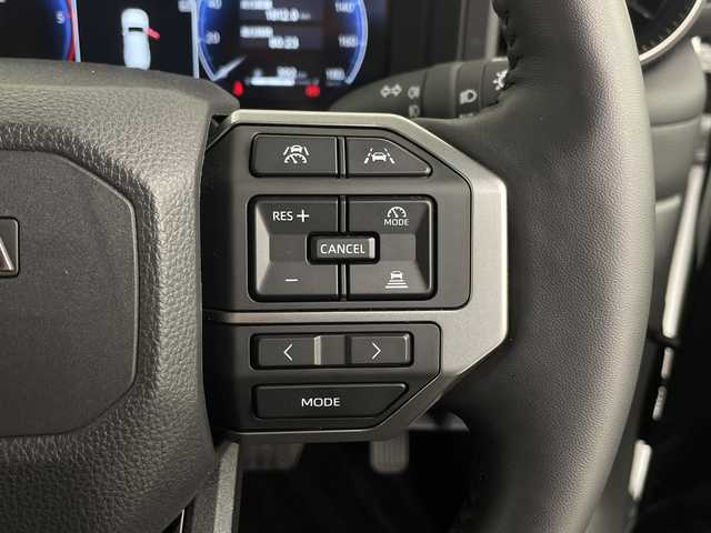 トヨタ ランドクルーザー ２５０ VX 埼玉県 2024(令6)年 0.7万km プラチナホワイトパールマイカ サンルーフ/純正ディスプレイオーディオ/(Bluetooth/USB/HDMI/AM/FM)/地デジフルセグ/全方位カメラ/ETC2.0/アダプティブクルーズコントロール/車線逸脱警報/ブラインドスポットモニター/衝突軽減ブレーキ/クリアランスソナー/オートマチックハイビーム/パワーバックドア/ドライブモードセレクト/電子パーキングシステム/ブレーキホールド/ヘッドライトウォッシャー/置くだけ充電/デジタルインナーミラー/運転席・助手席シートヒーター・ベンチレーション/ルーフレール/プッシュスタート/ステアリングリモコン/フロント・リヤフォグランプ/ウィンカーミラー/電動格納ミラー/社外フロアマット/純正ドアバイザー/純正18インチアルミホイール