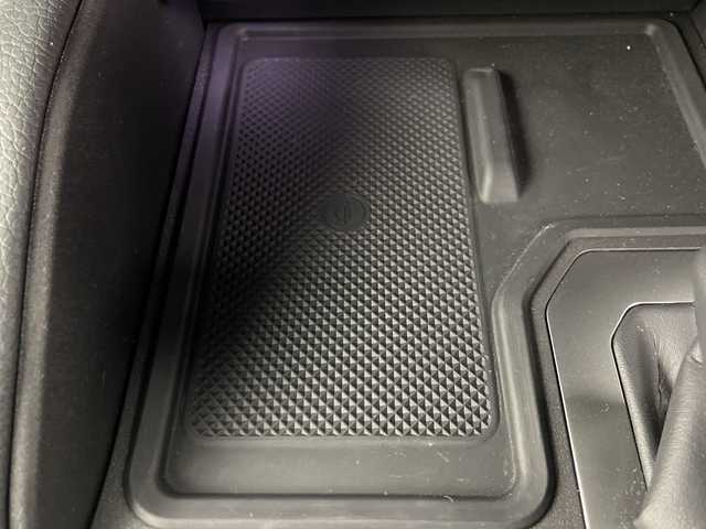 トヨタ ランドクルーザー ２５０ VX 埼玉県 2024(令6)年 0.7万km プラチナホワイトパールマイカ サンルーフ/純正ディスプレイオーディオ/(Bluetooth/USB/HDMI/AM/FM)/地デジフルセグ/全方位カメラ/ETC2.0/アダプティブクルーズコントロール/車線逸脱警報/ブラインドスポットモニター/衝突軽減ブレーキ/クリアランスソナー/オートマチックハイビーム/パワーバックドア/ドライブモードセレクト/電子パーキングシステム/ブレーキホールド/ヘッドライトウォッシャー/置くだけ充電/デジタルインナーミラー/運転席・助手席シートヒーター・ベンチレーション/ルーフレール/プッシュスタート/ステアリングリモコン/フロント・リヤフォグランプ/ウィンカーミラー/電動格納ミラー/社外フロアマット/純正ドアバイザー/純正18インチアルミホイール