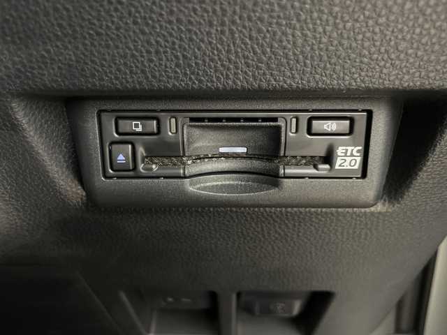 トヨタ ランドクルーザー ２５０ VX 埼玉県 2024(令6)年 0.7万km プラチナホワイトパールマイカ サンルーフ/純正ディスプレイオーディオ/(Bluetooth/USB/HDMI/AM/FM)/地デジフルセグ/全方位カメラ/ETC2.0/アダプティブクルーズコントロール/車線逸脱警報/ブラインドスポットモニター/衝突軽減ブレーキ/クリアランスソナー/オートマチックハイビーム/パワーバックドア/ドライブモードセレクト/電子パーキングシステム/ブレーキホールド/ヘッドライトウォッシャー/置くだけ充電/デジタルインナーミラー/運転席・助手席シートヒーター・ベンチレーション/ルーフレール/プッシュスタート/ステアリングリモコン/フロント・リヤフォグランプ/ウィンカーミラー/電動格納ミラー/社外フロアマット/純正ドアバイザー/純正18インチアルミホイール