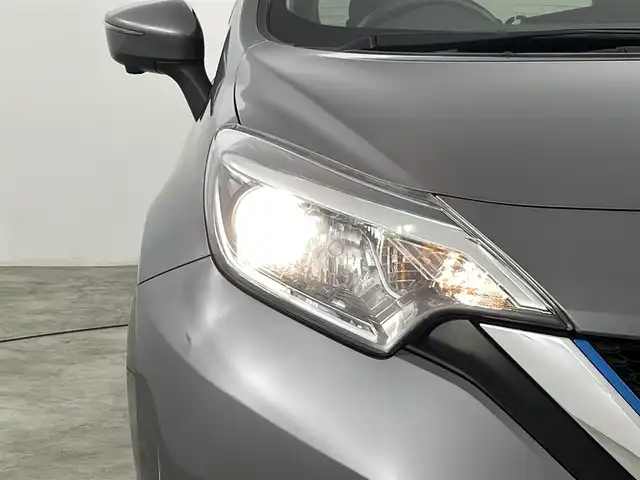 日産 ノート e－パワー X 福島県 2019(令1)年 2.7万km ダークメタルグレー 安全装備/・エマージェンシーブレーキ/・車線逸脱警報/・ハイビームアシスト/・インテリジェントルームミラー/・アラウンドビューモニター/・前後コーナーセンサー/・横滑り防止装置/純正７インチSDナビ/・フルセグTV/・CD/DVD/・Bluetooth/・SD/・AM/FM/・ステアリングスイッチ/前後ドライブレコーダー/ETC/ハロゲンヘッドライト/・オートライト/・ヘッドライトレベライザー/社外１４インチアルミホイール/純正フロアマット/アイドリングストップ/スマートキー/スペアキー１本/プッシュスタート/純正ドアバイザー/電動格納ミラー/ウインカーミラー