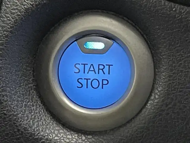 日産 ノート e－パワー X 福島県 2019(令1)年 2.7万km ダークメタルグレー 安全装備/・エマージェンシーブレーキ/・車線逸脱警報/・ハイビームアシスト/・インテリジェントルームミラー/・アラウンドビューモニター/・前後コーナーセンサー/・横滑り防止装置/純正７インチSDナビ/・フルセグTV/・CD/DVD/・Bluetooth/・SD/・AM/FM/・ステアリングスイッチ/前後ドライブレコーダー/ETC/ハロゲンヘッドライト/・オートライト/・ヘッドライトレベライザー/社外１４インチアルミホイール/純正フロアマット/アイドリングストップ/スマートキー/スペアキー１本/プッシュスタート/純正ドアバイザー/電動格納ミラー/ウインカーミラー