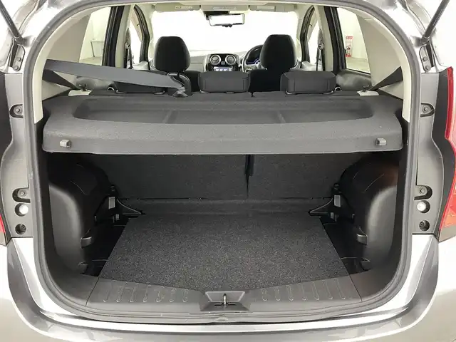 日産 ノート e－パワー X 福島県 2019(令1)年 2.7万km ダークメタルグレー 安全装備/・エマージェンシーブレーキ/・車線逸脱警報/・ハイビームアシスト/・インテリジェントルームミラー/・アラウンドビューモニター/・前後コーナーセンサー/・横滑り防止装置/純正７インチSDナビ/・フルセグTV/・CD/DVD/・Bluetooth/・SD/・AM/FM/・ステアリングスイッチ/前後ドライブレコーダー/ETC/ハロゲンヘッドライト/・オートライト/・ヘッドライトレベライザー/社外１４インチアルミホイール/純正フロアマット/アイドリングストップ/スマートキー/スペアキー１本/プッシュスタート/純正ドアバイザー/電動格納ミラー/ウインカーミラー