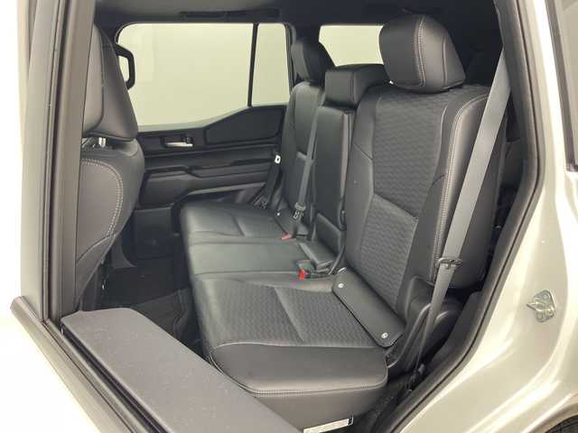 トヨタ ランドクルーザー ２５０ VX 兵庫県 2025(令7)年 1.1万km プラチナホワイトパールマイカ ・純正12.3インチディスプレイオーディオ/TV/Bluetooth/USB/HDMI/・パノラミックビューモニター/・ビルトインETC2.0/・サンルーフ/・デジタルインナーミラー/・Toyota　Safety　Sense/・プリクラッシュセーフティ/・緊急時操舵支援/・フロントクロストラフィックアラート/・レーンチェンジアシスト/・レーントレーシングアシスト/・レーンディパーチャーアラート/・レーダークルーズコントロール（全車速追従機能付）/・オートマチックハイビーム/・ロードサインアシスト/・ドライバー異常時対応システム/・プロアクティブドライビングアシスト/・発進遅れ告知機能/・丸目LEDヘッドライト/・アドバンスドドライブ/・本革シート/・運転席パワーシート/・前席シートヒーター/・前席ベンチレーション/・ステアリングヒーター/・パワーバックドア/・ルーフレール/・nanoeX/・スマートキー/・純正18インチアルミホイール