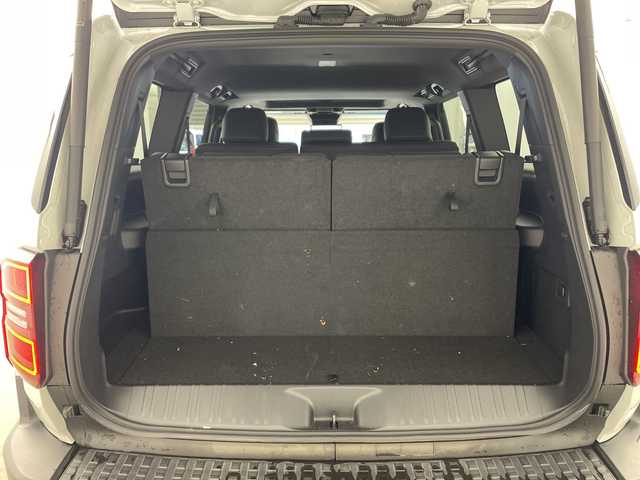 トヨタ ランドクルーザー ２５０ VX 兵庫県 2025(令7)年 1.1万km プラチナホワイトパールマイカ ・純正12.3インチディスプレイオーディオ/TV/Bluetooth/USB/HDMI/・パノラミックビューモニター/・ビルトインETC2.0/・サンルーフ/・デジタルインナーミラー/・Toyota　Safety　Sense/・プリクラッシュセーフティ/・緊急時操舵支援/・フロントクロストラフィックアラート/・レーンチェンジアシスト/・レーントレーシングアシスト/・レーンディパーチャーアラート/・レーダークルーズコントロール（全車速追従機能付）/・オートマチックハイビーム/・ロードサインアシスト/・ドライバー異常時対応システム/・プロアクティブドライビングアシスト/・発進遅れ告知機能/・丸目LEDヘッドライト/・アドバンスドドライブ/・本革シート/・運転席パワーシート/・前席シートヒーター/・前席ベンチレーション/・ステアリングヒーター/・パワーバックドア/・ルーフレール/・nanoeX/・スマートキー/・純正18インチアルミホイール