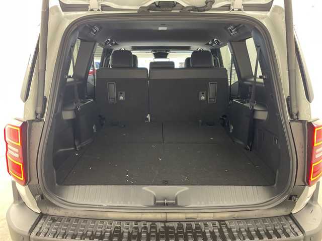 トヨタ ランドクルーザー ２５０ VX 兵庫県 2025(令7)年 1.1万km プラチナホワイトパールマイカ ・純正12.3インチディスプレイオーディオ/TV/Bluetooth/USB/HDMI/・パノラミックビューモニター/・ビルトインETC2.0/・サンルーフ/・デジタルインナーミラー/・Toyota　Safety　Sense/・プリクラッシュセーフティ/・緊急時操舵支援/・フロントクロストラフィックアラート/・レーンチェンジアシスト/・レーントレーシングアシスト/・レーンディパーチャーアラート/・レーダークルーズコントロール（全車速追従機能付）/・オートマチックハイビーム/・ロードサインアシスト/・ドライバー異常時対応システム/・プロアクティブドライビングアシスト/・発進遅れ告知機能/・丸目LEDヘッドライト/・アドバンスドドライブ/・本革シート/・運転席パワーシート/・前席シートヒーター/・前席ベンチレーション/・ステアリングヒーター/・パワーバックドア/・ルーフレール/・nanoeX/・スマートキー/・純正18インチアルミホイール