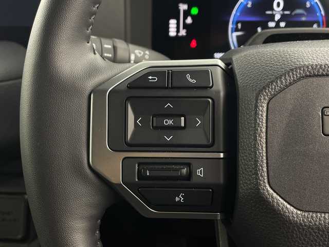 トヨタ ランドクルーザー ２５０ VX 兵庫県 2025(令7)年 1.1万km プラチナホワイトパールマイカ ・純正12.3インチディスプレイオーディオ/TV/Bluetooth/USB/HDMI/・パノラミックビューモニター/・ビルトインETC2.0/・サンルーフ/・デジタルインナーミラー/・Toyota　Safety　Sense/・プリクラッシュセーフティ/・緊急時操舵支援/・フロントクロストラフィックアラート/・レーンチェンジアシスト/・レーントレーシングアシスト/・レーンディパーチャーアラート/・レーダークルーズコントロール（全車速追従機能付）/・オートマチックハイビーム/・ロードサインアシスト/・ドライバー異常時対応システム/・プロアクティブドライビングアシスト/・発進遅れ告知機能/・丸目LEDヘッドライト/・アドバンスドドライブ/・本革シート/・運転席パワーシート/・前席シートヒーター/・前席ベンチレーション/・ステアリングヒーター/・パワーバックドア/・ルーフレール/・nanoeX/・スマートキー/・純正18インチアルミホイール