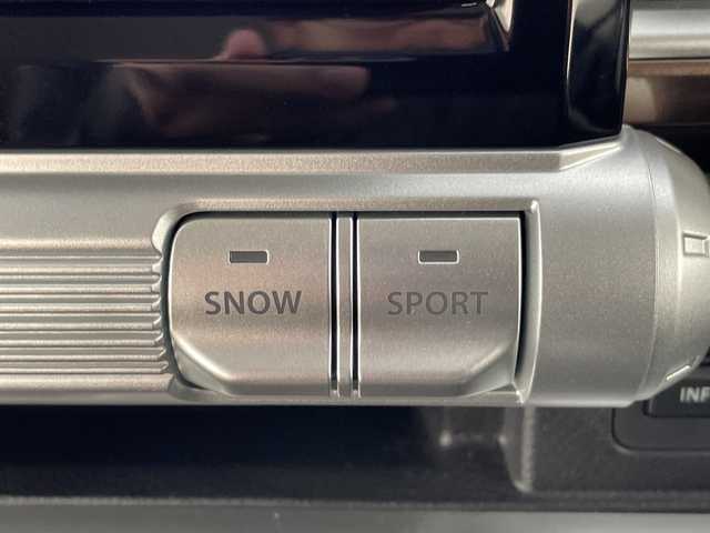 スズキ クロスビー HYBRID MZ 富山県 2023(令5)年 2.1万km タフカーキパールメタリック 純正8型ナビ（AM/FM/DVD/BT/フルセグ）/全方位カメラ/前後ドライブレコーダー/ビルトインETC/ハーフレザーシート/D/N席シートヒーター/衝突被害軽減システム/レーダークルーズコントロール/レーンキープアシスト/コーナーセンサー/横滑り防止装置/アイドリングストップ/オートLEDライト/フォグライト/純正アルミホイール/純正フロアマット/革巻きステアリング/ステアリングスイッチ/パドルシフト/スマートキー/スペアキー