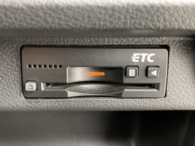 スズキ クロスビー HYBRID MZ 富山県 2023(令5)年 2.1万km タフカーキパールメタリック 純正8型ナビ（AM/FM/DVD/BT/フルセグ）/全方位カメラ/前後ドライブレコーダー/ビルトインETC/ハーフレザーシート/D/N席シートヒーター/衝突被害軽減システム/レーダークルーズコントロール/レーンキープアシスト/コーナーセンサー/横滑り防止装置/アイドリングストップ/オートLEDライト/フォグライト/純正アルミホイール/純正フロアマット/革巻きステアリング/ステアリングスイッチ/パドルシフト/スマートキー/スペアキー