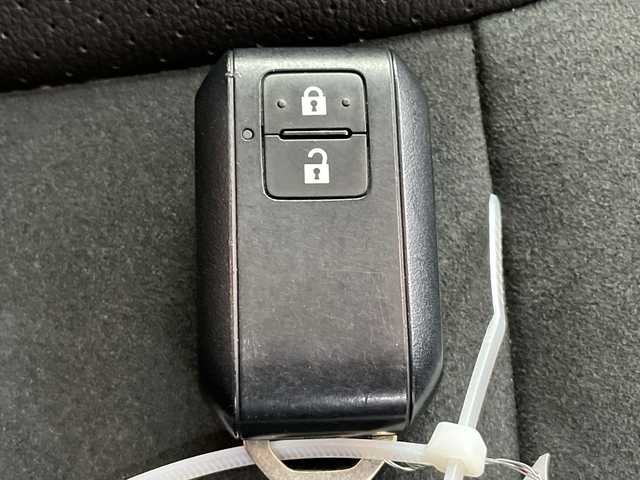 スズキ クロスビー HYBRID MZ 富山県 2023(令5)年 2.1万km タフカーキパールメタリック 純正8型ナビ（AM/FM/DVD/BT/フルセグ）/全方位カメラ/前後ドライブレコーダー/ビルトインETC/ハーフレザーシート/D/N席シートヒーター/衝突被害軽減システム/レーダークルーズコントロール/レーンキープアシスト/コーナーセンサー/横滑り防止装置/アイドリングストップ/オートLEDライト/フォグライト/純正アルミホイール/純正フロアマット/革巻きステアリング/ステアリングスイッチ/パドルシフト/スマートキー/スペアキー