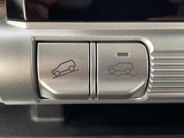 スズキ クロスビー HYBRID MZ 富山県 2023(令5)年 2.1万km タフカーキパールメタリック 純正8型ナビ（AM/FM/DVD/BT/フルセグ）/全方位カメラ/前後ドライブレコーダー/ビルトインETC/ハーフレザーシート/D/N席シートヒーター/衝突被害軽減システム/レーダークルーズコントロール/レーンキープアシスト/コーナーセンサー/横滑り防止装置/アイドリングストップ/オートLEDライト/フォグライト/純正アルミホイール/純正フロアマット/革巻きステアリング/ステアリングスイッチ/パドルシフト/スマートキー/スペアキー