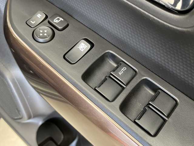 スズキ クロスビー HYBRID MZ 富山県 2023(令5)年 2.1万km タフカーキパールメタリック 純正8型ナビ（AM/FM/DVD/BT/フルセグ）/全方位カメラ/前後ドライブレコーダー/ビルトインETC/ハーフレザーシート/D/N席シートヒーター/衝突被害軽減システム/レーダークルーズコントロール/レーンキープアシスト/コーナーセンサー/横滑り防止装置/アイドリングストップ/オートLEDライト/フォグライト/純正アルミホイール/純正フロアマット/革巻きステアリング/ステアリングスイッチ/パドルシフト/スマートキー/スペアキー