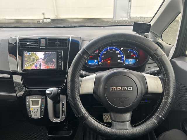 ダイハツ ムーヴ カスタム RS 三重県 2013(平25)年 10.6万km ブラックマイカメタリック 登録時106104km/社外ナビ/（AM/FM/TV/Bluetooth）/フルセグTV/バックカメラ/ETC/オートライト/MOMOステアリング/プッシュスタート/純正アルミ/純正フロアマット