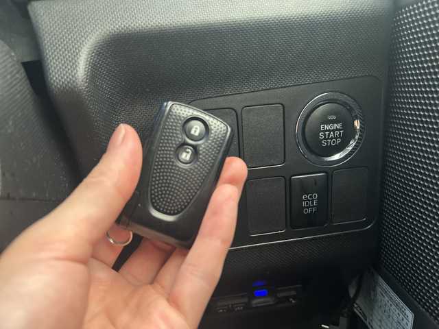 ダイハツ ムーヴ カスタム RS 三重県 2013(平25)年 10.6万km ブラックマイカメタリック 登録時106104km/社外ナビ/（AM/FM/TV/Bluetooth）/フルセグTV/バックカメラ/ETC/オートライト/MOMOステアリング/プッシュスタート/純正アルミ/純正フロアマット