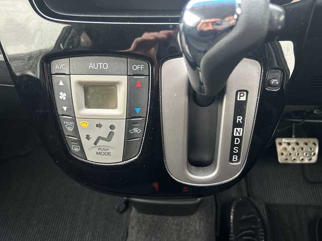 ダイハツ ムーヴ カスタム RS 三重県 2013(平25)年 10.6万km ブラックマイカメタリック 登録時106104km/社外ナビ/（AM/FM/TV/Bluetooth）/フルセグTV/バックカメラ/ETC/オートライト/MOMOステアリング/プッシュスタート/純正アルミ/純正フロアマット