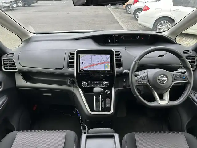 日産 セレナ ハイウェイスター Vセレクション 埼玉県 2017(平29)年 3.2万km ブリリアントホワイトパール ワンオーナー/社外ナビ/・フルセグテレビ/・DVD再生有/・AUX接続/・Bluetooth接続/・ストリーミング/・FM/AMラジオ/・AVIC-CQ911/後席フリップダウンモニター/アラウンドビューモニター/・フロントビュー/リヤビュー/・トップビュー/ETC/前方ドラレコ/プロパイロット/・インテリジェントクルーズコントロール/パーキングアシスト（自動駐車）/LDW（車線逸脱警報）/LDP（車線逸脱防止支援システム）/衝突被害軽減システム/プッシュスタート/オートライト/セーフティーシールド/電動パーキングブレーキ/AUTO　HOLD/WAC/USB入力/ドアバイザー/デジタルインナーミラー/両側パワースライドドア/ETC/純正スタッドレスタイヤ４本