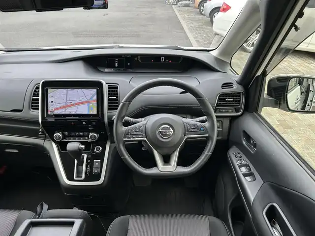 日産 セレナ ハイウェイスター Vセレクション 埼玉県 2017(平29)年 3.2万km ブリリアントホワイトパール ワンオーナー/社外ナビ/・フルセグテレビ/・DVD再生有/・AUX接続/・Bluetooth接続/・ストリーミング/・FM/AMラジオ/・AVIC-CQ911/後席フリップダウンモニター/アラウンドビューモニター/・フロントビュー/リヤビュー/・トップビュー/ETC/前方ドラレコ/プロパイロット/・インテリジェントクルーズコントロール/パーキングアシスト（自動駐車）/LDW（車線逸脱警報）/LDP（車線逸脱防止支援システム）/衝突被害軽減システム/プッシュスタート/オートライト/セーフティーシールド/電動パーキングブレーキ/AUTO　HOLD/WAC/USB入力/ドアバイザー/デジタルインナーミラー/両側パワースライドドア/ETC/純正スタッドレスタイヤ４本