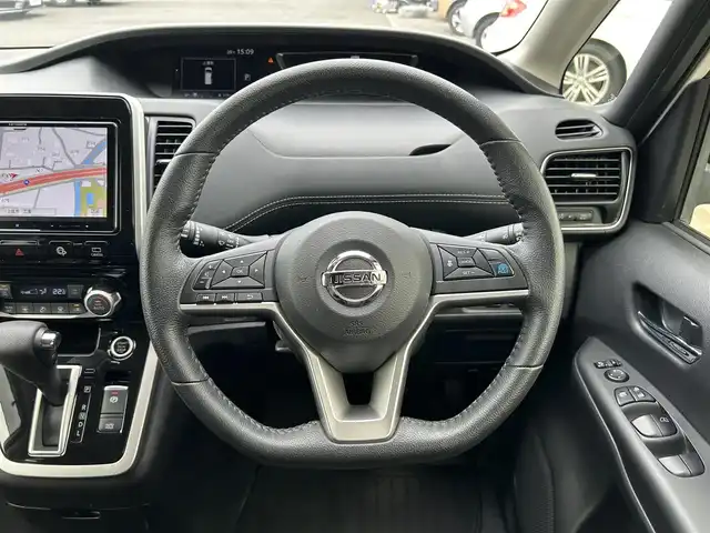 日産 セレナ ハイウェイスター Vセレクション 埼玉県 2017(平29)年 3.2万km ブリリアントホワイトパール ワンオーナー/社外ナビ/・フルセグテレビ/・DVD再生有/・AUX接続/・Bluetooth接続/・ストリーミング/・FM/AMラジオ/・AVIC-CQ911/後席フリップダウンモニター/アラウンドビューモニター/・フロントビュー/リヤビュー/・トップビュー/ETC/前方ドラレコ/プロパイロット/・インテリジェントクルーズコントロール/パーキングアシスト（自動駐車）/LDW（車線逸脱警報）/LDP（車線逸脱防止支援システム）/衝突被害軽減システム/プッシュスタート/オートライト/セーフティーシールド/電動パーキングブレーキ/AUTO　HOLD/WAC/USB入力/ドアバイザー/デジタルインナーミラー/両側パワースライドドア/ETC/純正スタッドレスタイヤ４本