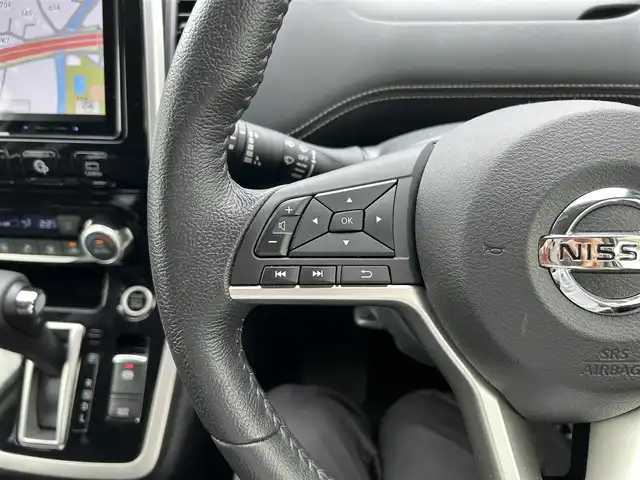 日産 セレナ ハイウェイスター Vセレクション 埼玉県 2017(平29)年 3.2万km ブリリアントホワイトパール ワンオーナー/社外ナビ/・フルセグテレビ/・DVD再生有/・AUX接続/・Bluetooth接続/・ストリーミング/・FM/AMラジオ/・AVIC-CQ911/後席フリップダウンモニター/アラウンドビューモニター/・フロントビュー/リヤビュー/・トップビュー/ETC/前方ドラレコ/プロパイロット/・インテリジェントクルーズコントロール/パーキングアシスト（自動駐車）/LDW（車線逸脱警報）/LDP（車線逸脱防止支援システム）/衝突被害軽減システム/プッシュスタート/オートライト/セーフティーシールド/電動パーキングブレーキ/AUTO　HOLD/WAC/USB入力/ドアバイザー/デジタルインナーミラー/両側パワースライドドア/ETC/純正スタッドレスタイヤ４本