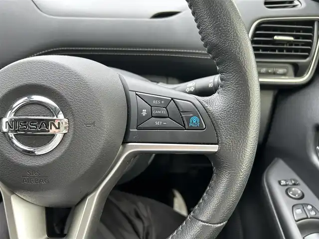 日産 セレナ ハイウェイスター Vセレクション 埼玉県 2017(平29)年 3.2万km ブリリアントホワイトパール ワンオーナー/社外ナビ/・フルセグテレビ/・DVD再生有/・AUX接続/・Bluetooth接続/・ストリーミング/・FM/AMラジオ/・AVIC-CQ911/後席フリップダウンモニター/アラウンドビューモニター/・フロントビュー/リヤビュー/・トップビュー/ETC/前方ドラレコ/プロパイロット/・インテリジェントクルーズコントロール/パーキングアシスト（自動駐車）/LDW（車線逸脱警報）/LDP（車線逸脱防止支援システム）/衝突被害軽減システム/プッシュスタート/オートライト/セーフティーシールド/電動パーキングブレーキ/AUTO　HOLD/WAC/USB入力/ドアバイザー/デジタルインナーミラー/両側パワースライドドア/ETC/純正スタッドレスタイヤ４本
