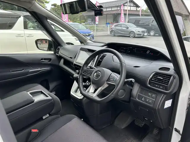 日産 セレナ ハイウェイスター Vセレクション 埼玉県 2017(平29)年 3.2万km ブリリアントホワイトパール ワンオーナー/社外ナビ/・フルセグテレビ/・DVD再生有/・AUX接続/・Bluetooth接続/・ストリーミング/・FM/AMラジオ/・AVIC-CQ911/後席フリップダウンモニター/アラウンドビューモニター/・フロントビュー/リヤビュー/・トップビュー/ETC/前方ドラレコ/プロパイロット/・インテリジェントクルーズコントロール/パーキングアシスト（自動駐車）/LDW（車線逸脱警報）/LDP（車線逸脱防止支援システム）/衝突被害軽減システム/プッシュスタート/オートライト/セーフティーシールド/電動パーキングブレーキ/AUTO　HOLD/WAC/USB入力/ドアバイザー/デジタルインナーミラー/両側パワースライドドア/ETC/純正スタッドレスタイヤ４本