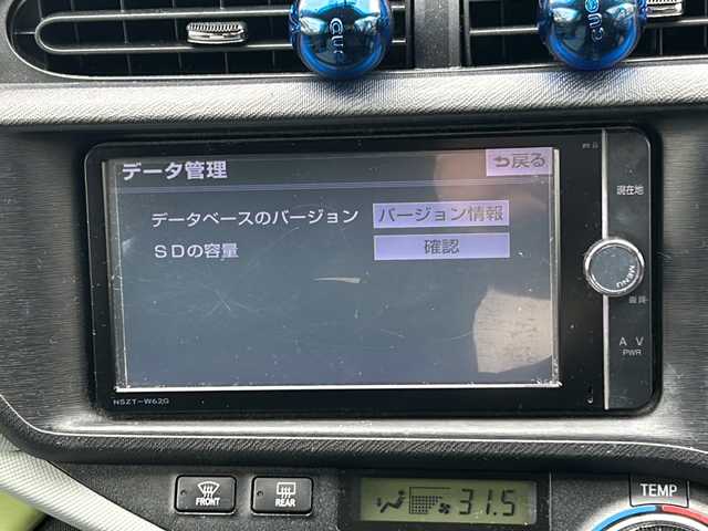 トヨタ アクア S 三重県 2013(平25)年 11.4万km イエロー 登録時113927Km/ナビ/（AM・FM・ＤＳ・Bluetooth）/フルセグTV/スペアキー　/両席シートヒーター/バッグカメラ　/ＥＣＯ・ＥＶモード　/ｎａｎｏｅ　/ステアリングリモコン　/キセノンオートライト　/フォグライト/ETC　/電動格納ミラー　/横滑り防止　/社外フロアマット/ダブルエアバッグ/取説　/ナビ取説　/保証書