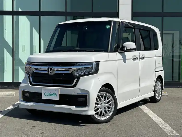 ホンダ Ｎ ＢＯＸ カスタム L ターボ 和歌山県 2021(令3)年 1.8万km プラチナホワイトパール 純正ナビ/フルセグTV/バックカメラ/（CD/DVD/BT/USB)/衝突軽減ブレーキ/クルーズコントロール/レーンキープアシスト/コーナーセンサー/横滑り防止機能/両側パワースライドドア/レザー調シートカバー/シートヒーター/純正アルミホイール/社外ゴムマット/アイドリングストップ/LEDヘッドライト/フォグランプ/オートマチックハイビーム