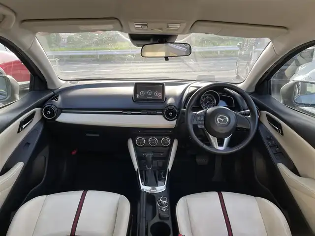 マツダ デミオ 13S ツーリング Lパッケージ 愛知県 2016(平28)年 7.2万km ブルーリフレックスマイカ (株)IDOMが運営する【じしゃロン豊川店】の自社ローン専用車両になります。こちらは現金またはオートローンご利用時の価格です。自社ローンご希望の方は別途その旨お申付け下さい/マツダコネクトナビ/フルセグTV/ETC/セーフティパッケージ/LEDヘッドライト/純正15インチアルミホイール/ステアリングスイッチ/オートエアコン/オフホワイト革ブラッククロスコンビシート/シートヒーター/プッシュスタートボタン/アドバンストキーレスエントリーシステム/SRSエアバック（運転席・助手席・サイド）