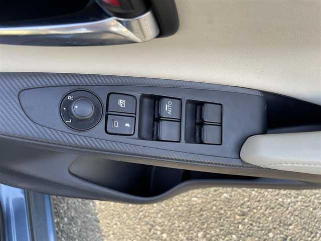 マツダ デミオ 13S ツーリング Lパッケージ 愛知県 2016(平28)年 7.2万km ブルーリフレックスマイカ (株)IDOMが運営する【じしゃロン豊川店】の自社ローン専用車両になります。こちらは現金またはオートローンご利用時の価格です。自社ローンご希望の方は別途その旨お申付け下さい/マツダコネクトナビ/フルセグTV/ETC/セーフティパッケージ/LEDヘッドライト/純正15インチアルミホイール/ステアリングスイッチ/オートエアコン/オフホワイト革ブラッククロスコンビシート/シートヒーター/プッシュスタートボタン/アドバンストキーレスエントリーシステム/SRSエアバック（運転席・助手席・サイド）